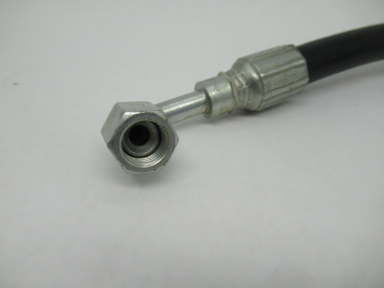 Gates 6G2 Hydraulic Hose Assembly 3/8" ID 53.5" L 4800 psi 9/16"-18 JIC NOP