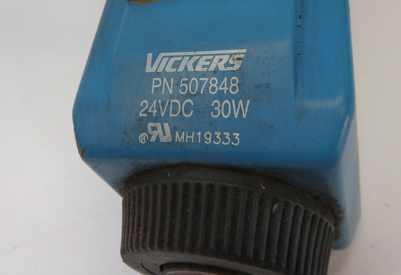 Vickers DG4V-3S-8C-VM-U-H5-61 4-Way Directional Valve 24VDC 30W 10.5 gpm USED