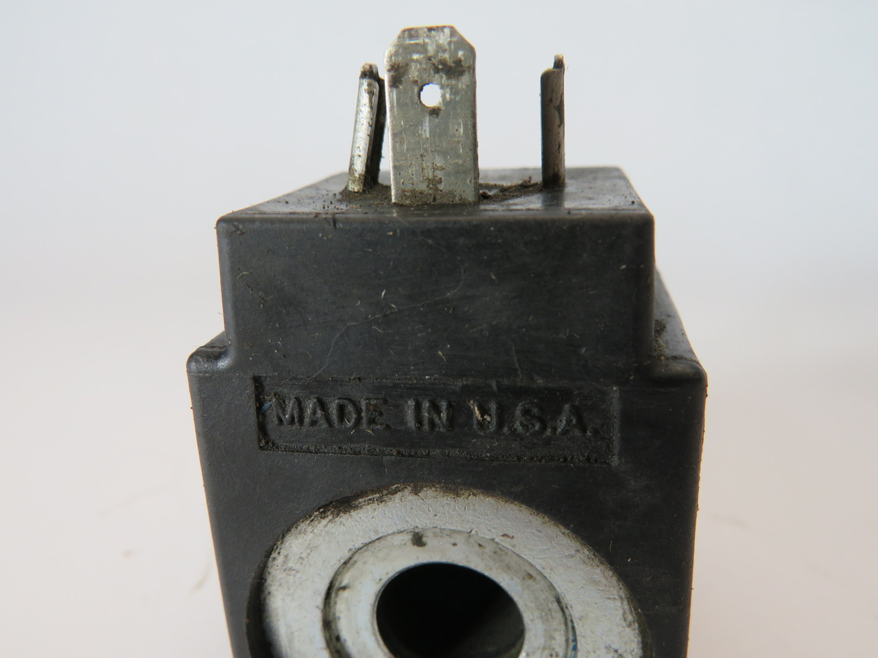 Vickers 02-178087 Solenoid Coil 24VDC USED