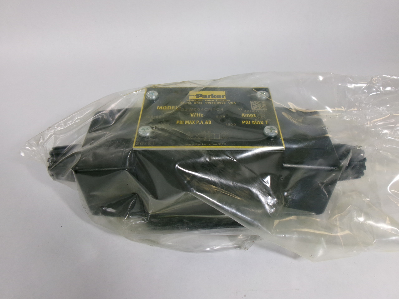 Parker D3W004CNYC4 Directional Control Valve 120V 60Hz 0.79A 3000 psi NEW