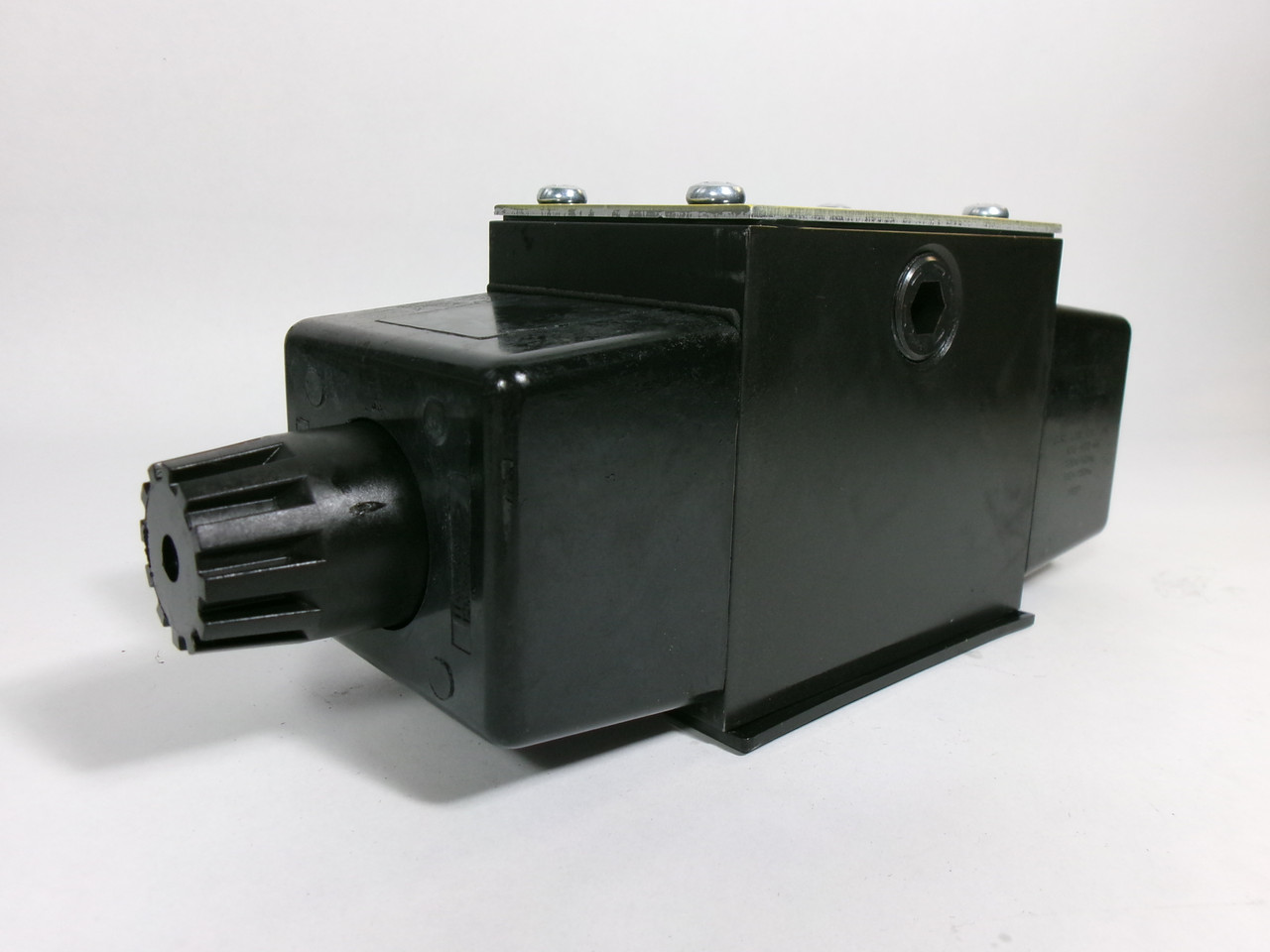 Parker D3W004CNYC4 Directional Control Valve 120V 60Hz 0.79A 3000 psi NEW