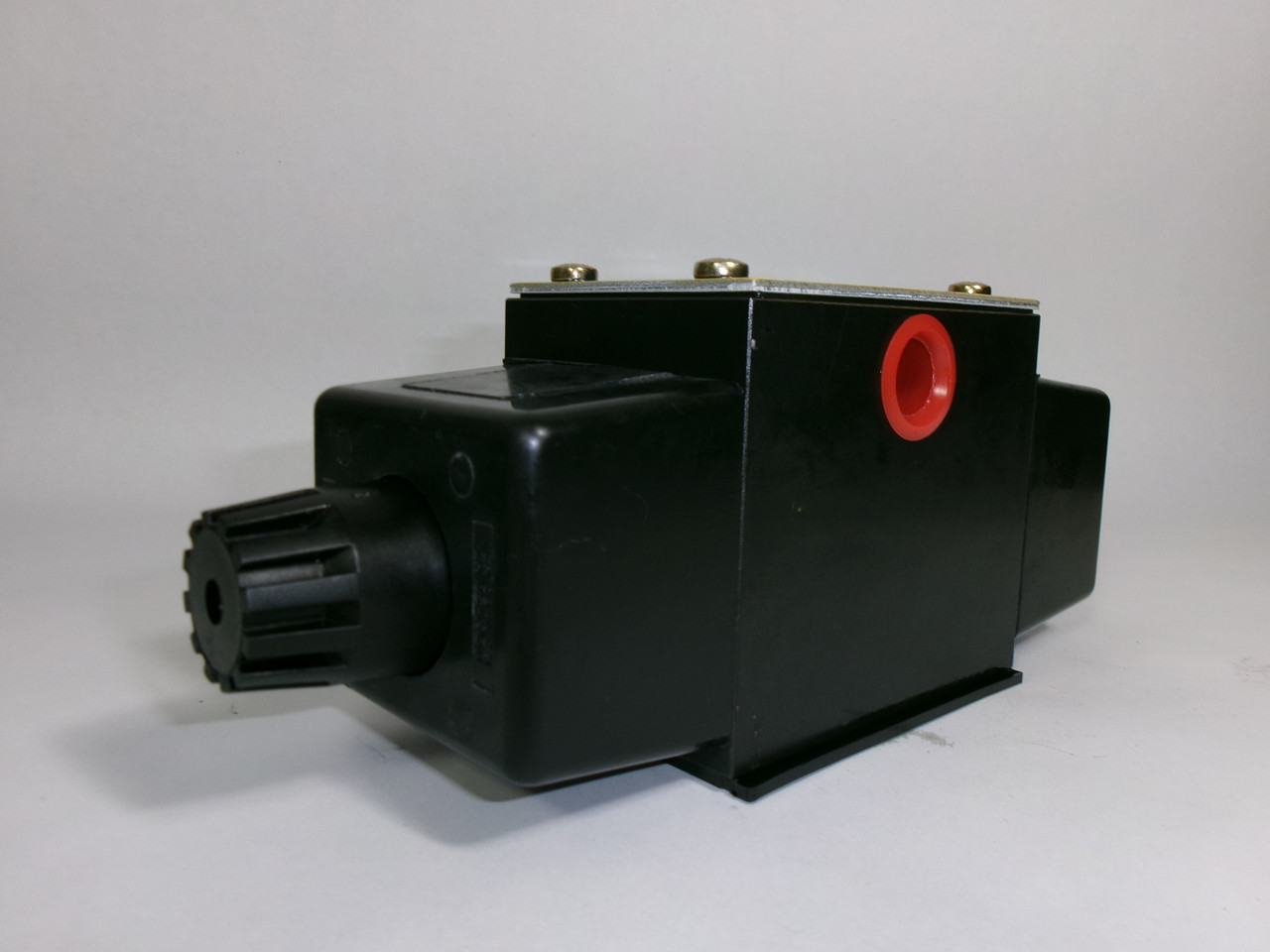 Parker D3W1CNYC4 Directional Control Valve 120V 60Hz 0.79A 3000 psi NEW