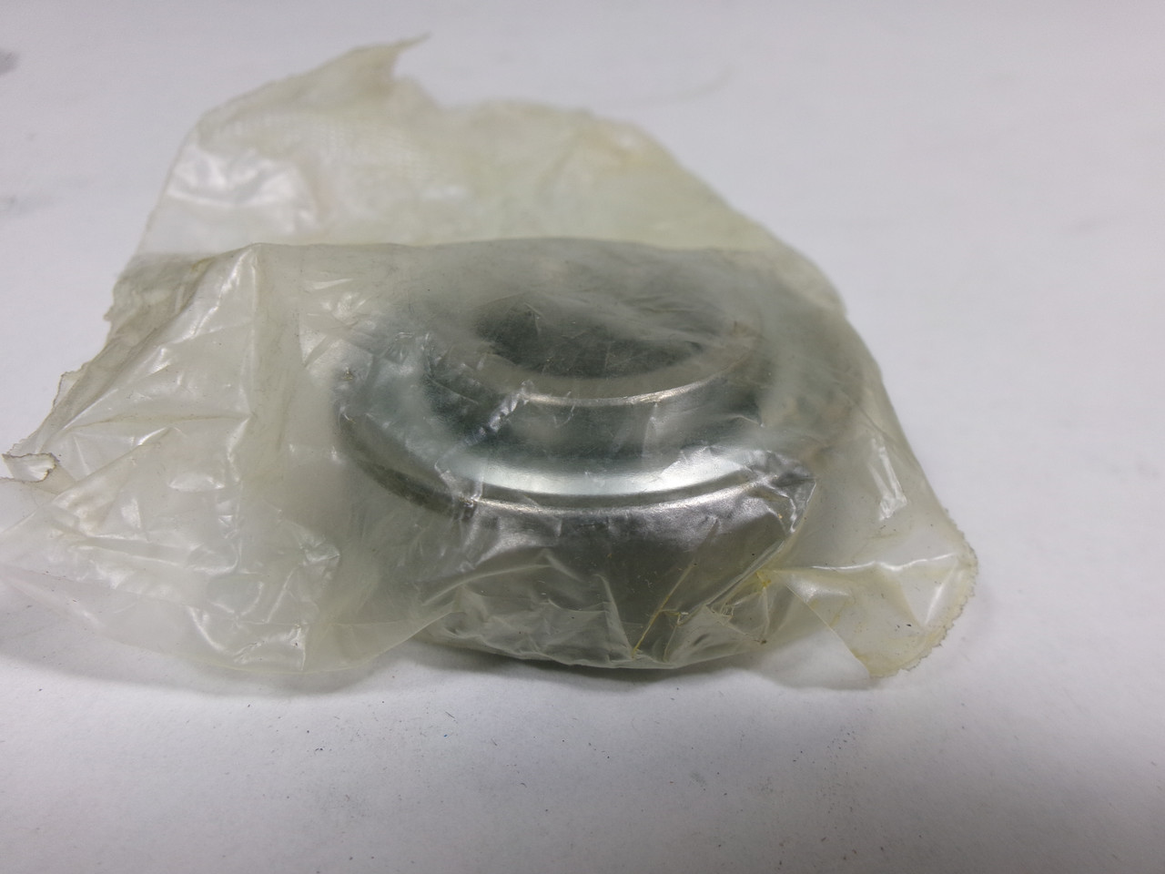 KML 203KRR2 Deep Groove Ball Bearing 0.64" B 1.5748" OD 0.7188" W BOX DMG NEW