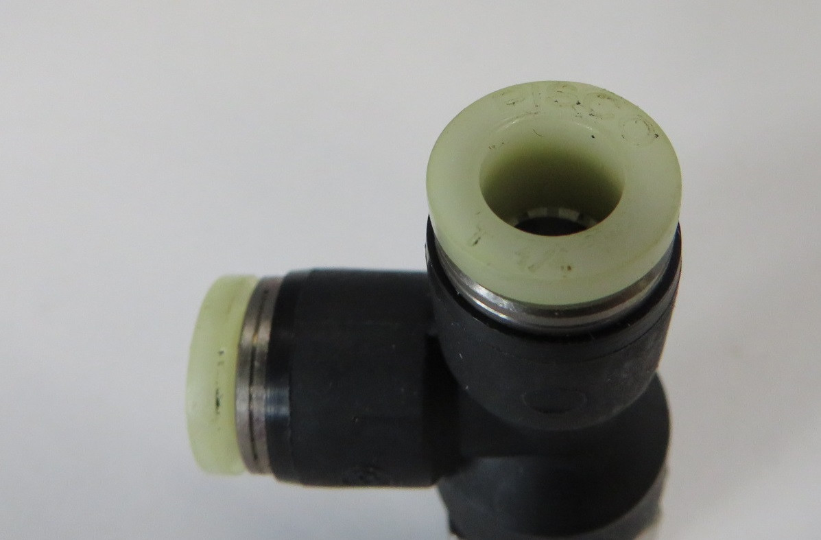 Pisco PD1/4-N2U Run Tee Fitting 1/4" Tube OD 1/4 NPT NOP