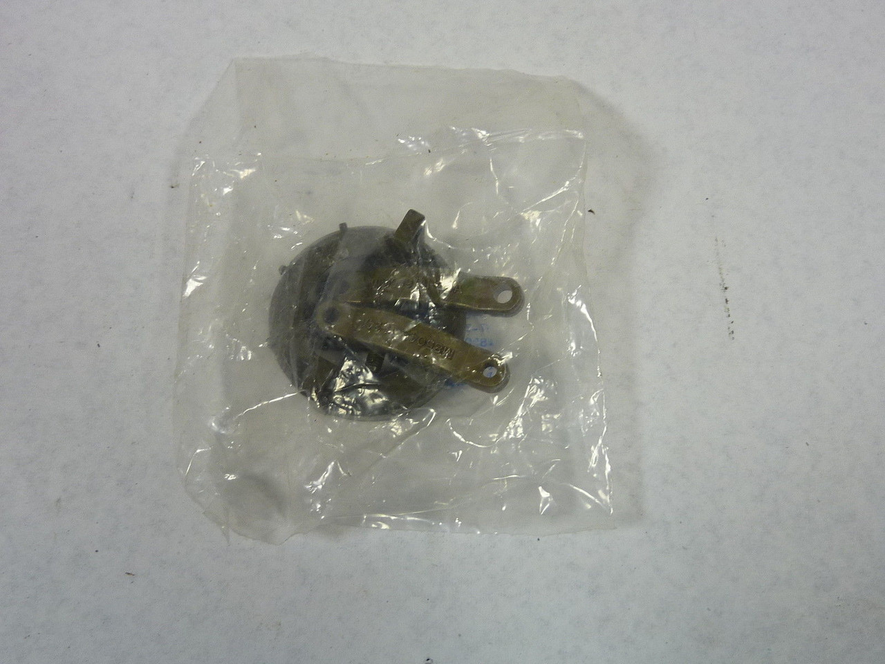 Amphenol 97-3057-1024 Circular Cable Clamp NWB