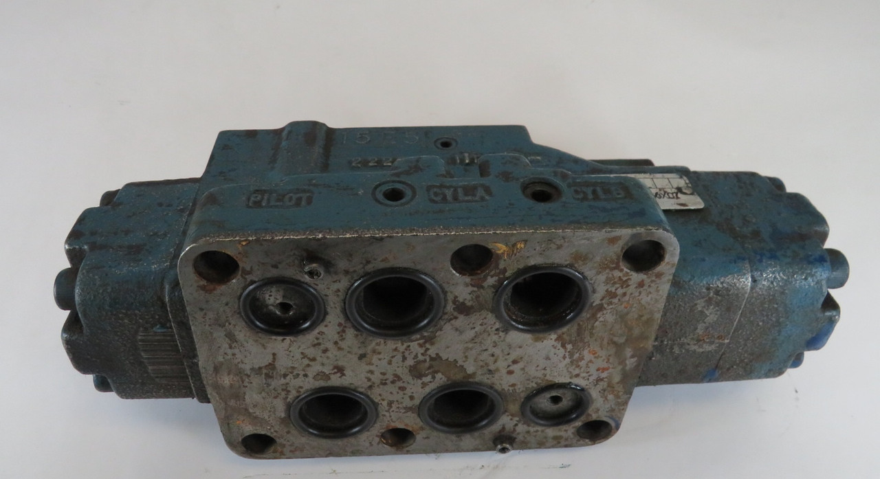 Bosch 98102355XX07 Spool Valve MISSING PILOT VALVE/SHELF WEAR USED