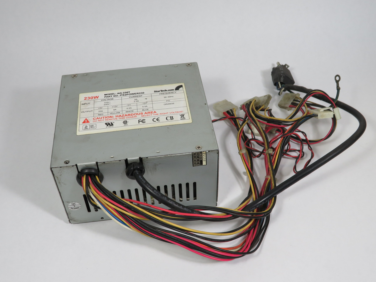 StarTech AG-230T Power Supply 115V/230VAC 5A/2.5A 50-60Hz 230W USED