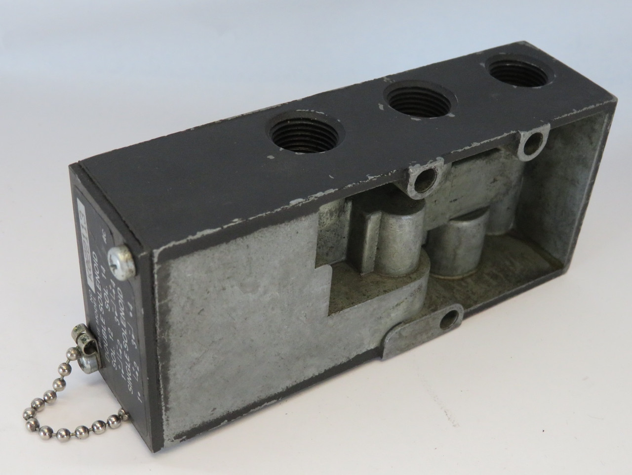 Schrader Bellows K022113 Plug-In Solenoid Valve Base 3/8" 1/2" NPT USED