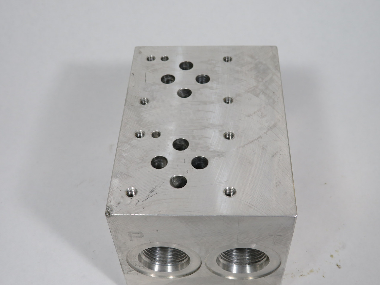 Daman AD03P022S Aluminum Valve Manifold 2.13" Valve Spacing SHELF WEAR NOP