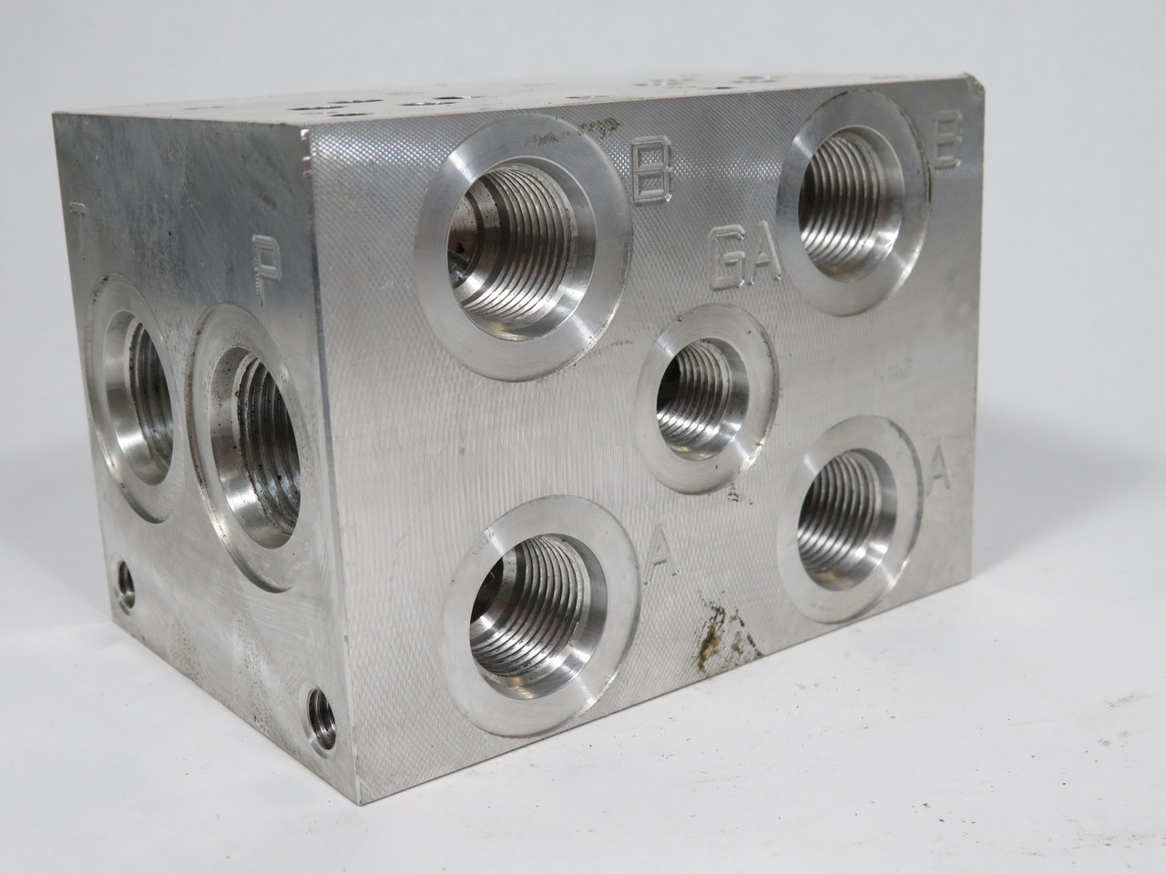 Daman AD03P022S Aluminum Valve Manifold 2.13" Valve Spacing SHELF WEAR NOP