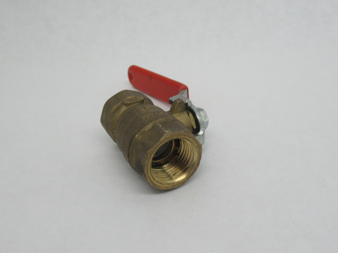 Gas-Flo BV2103-D Ball Valve 1/2" NPT Female 600 WOG USED