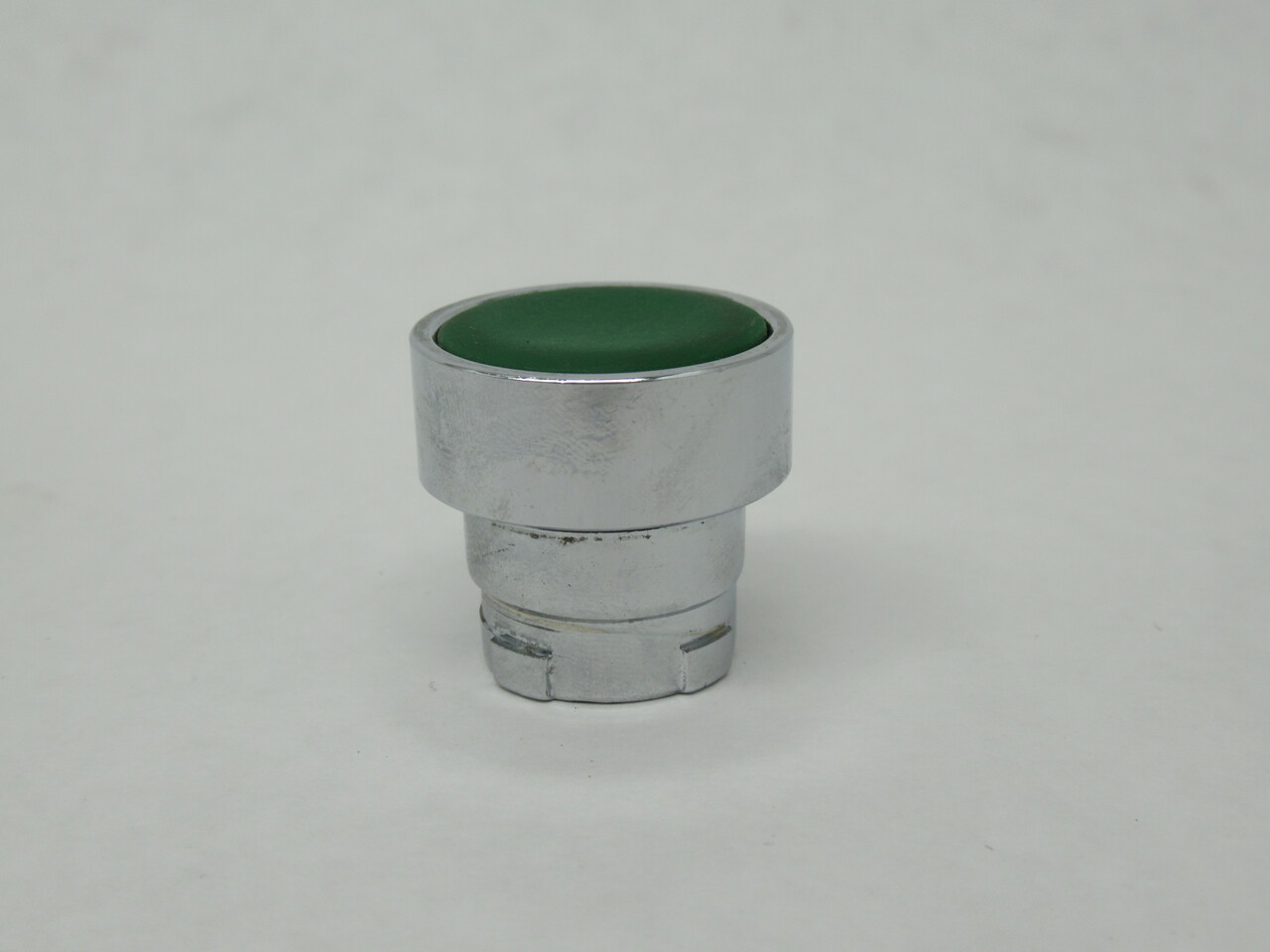 Shamrock RB2-BA3 Momentary Flush Push Button Operator Green Cap USED