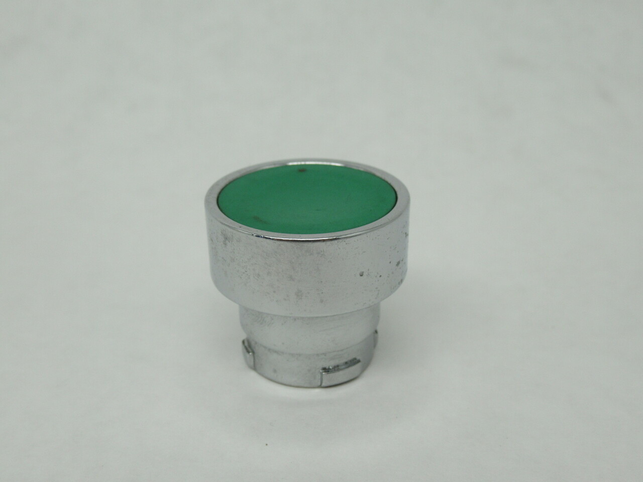 Automation Direct GCX1102-SC Momentary Flush Push Button Operator Green Cap USED