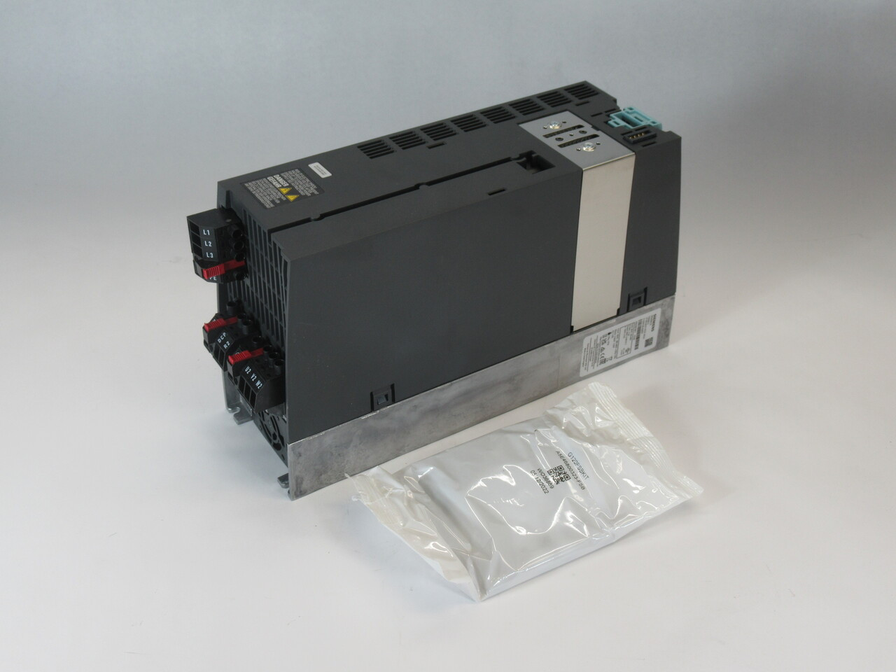 Siemens 6SL3210-1PE21-4UL0 Power Module 7.5HP 5.5kW 3Ph 0-Input V 13.2A NEW