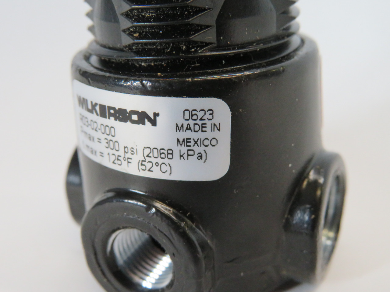 Wilkerson R03-02-000 Mini Pressure Regulator w/o Gauge 1/4" NPT 300 psi NOP