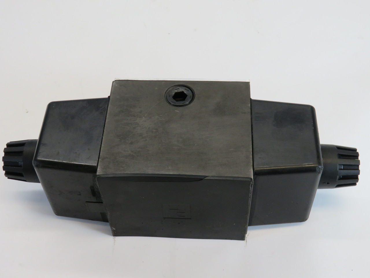 Parker D3W4CNYC40 Directional Valve 5000 psi 120V 60Hz 0.79-0.93A SHELF WEAR NOP