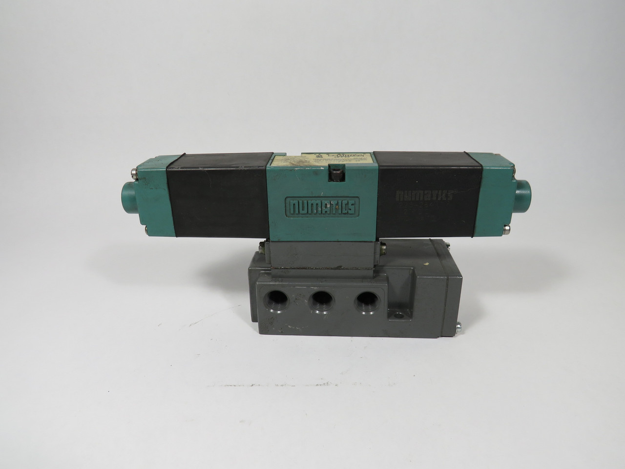 Numatics 082SS43CM000060 Solenoid Actuated Valve W/ Speed Control USED