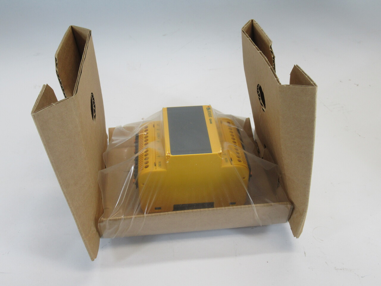 Bender CD440 B73010046 Voltage Monitoring Relay 0-690V 45-65Hz BOX DAMAGE NEW