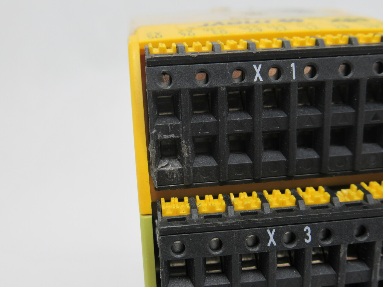 Pilz 751500 PNOZ s50 c Safety Relay 24VDC 24/48VDC SHELF WEAR USED