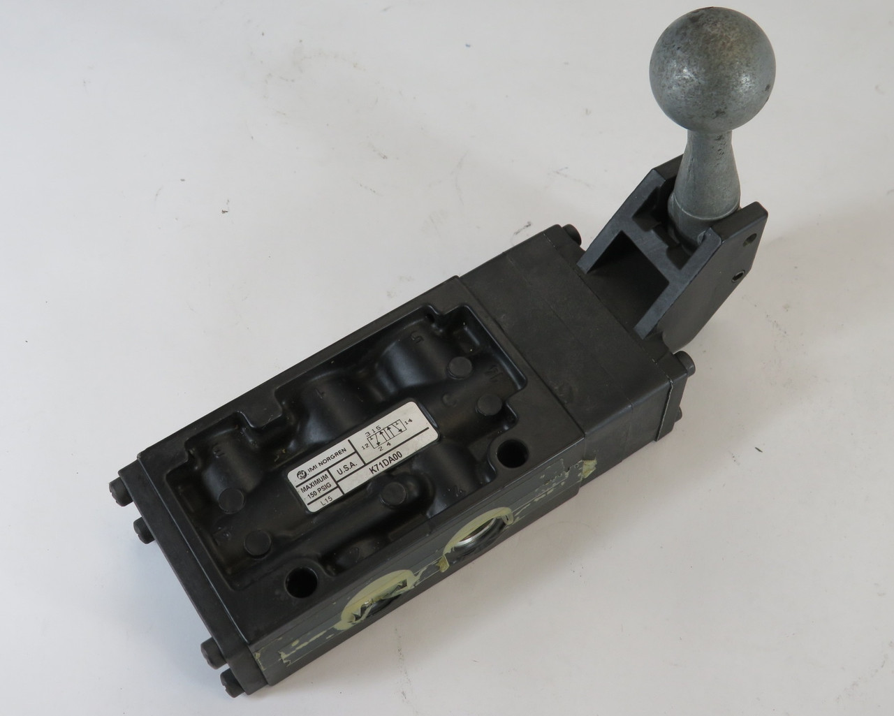 Norgren K71DA00KC0KL1 5/2 Lever Actuated Valve 1/4" NPT 150 psig USED