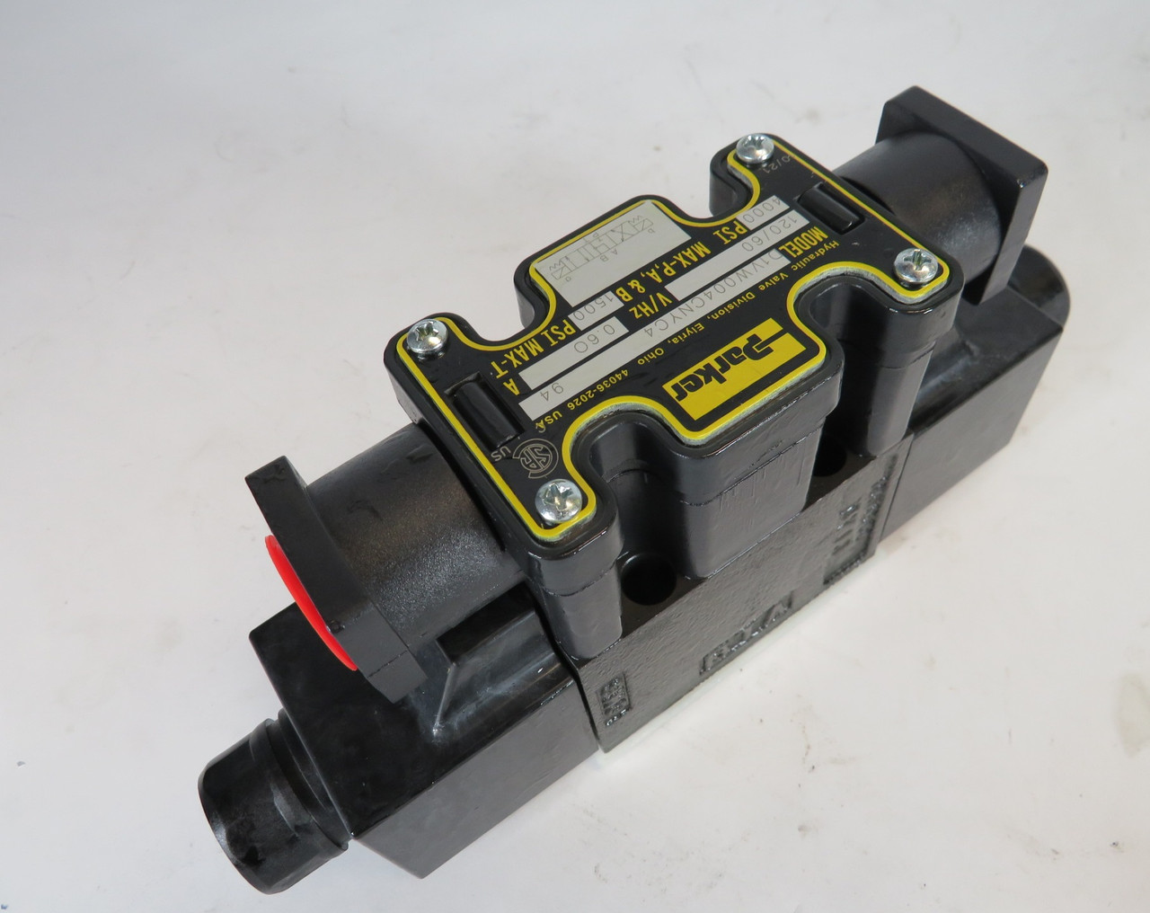 Parker D1VW004CNYC4-94 Directional Control Valve 120V 60Hz 0.60A BOX DAMAGE NEW