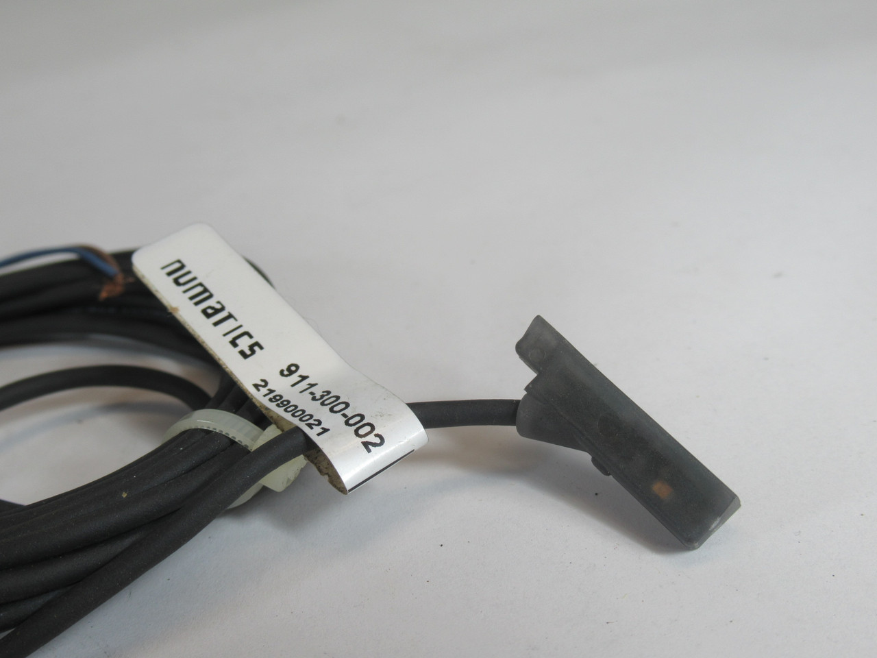 Numatics 911-300-002 Proximity Sensor USED