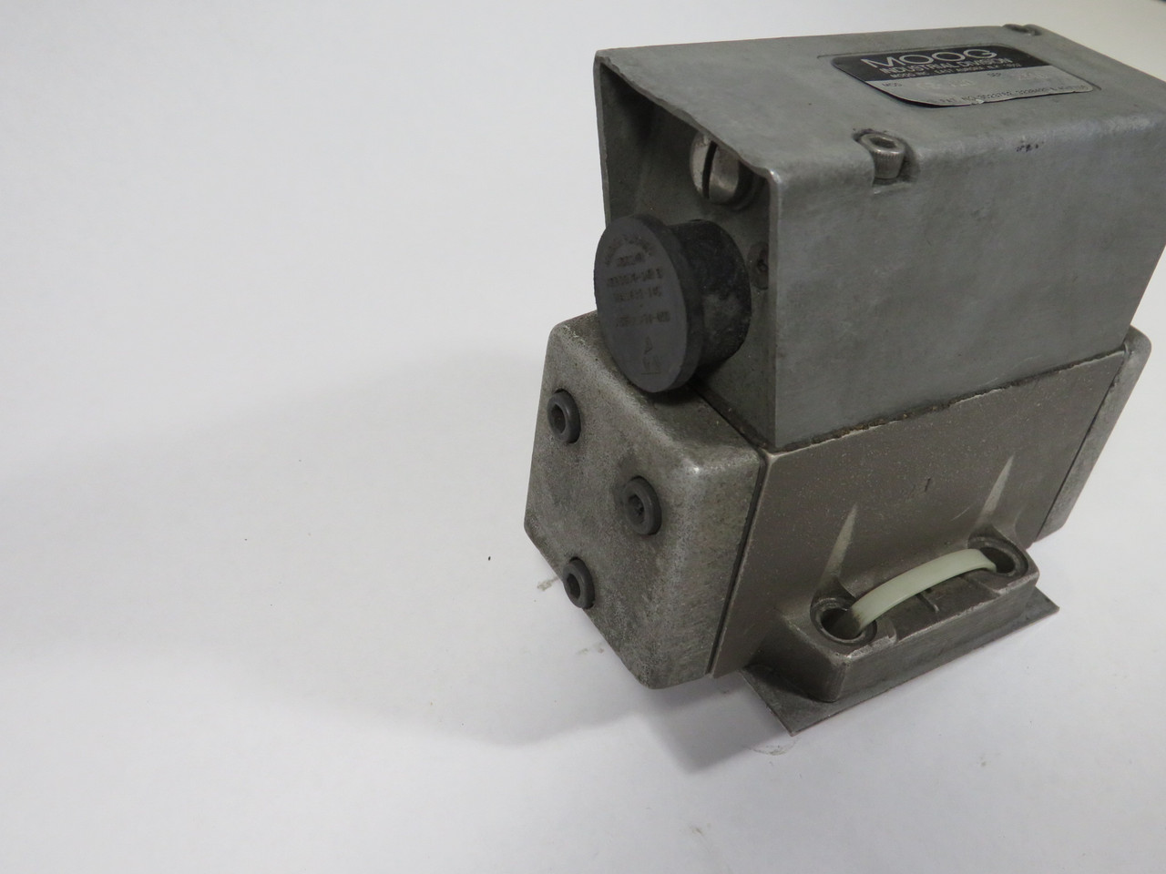 Moog 62-120 62 Series Servovalve USED