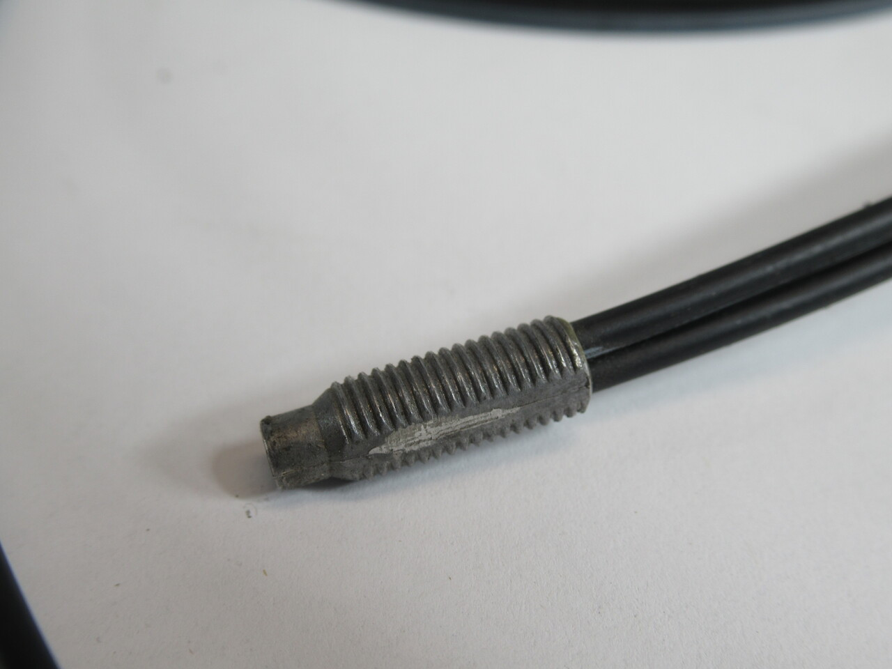 Omron E32-DC200 Fiber Optic Photoelectric Sensor M6 900mm Range 2m USED