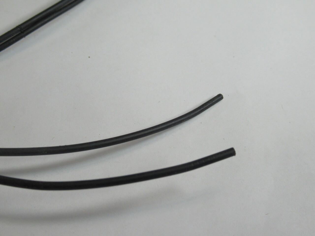 Omron E32-DC200 Fiber Optic Photoelectric Sensor M6 900mm Range 2m USED