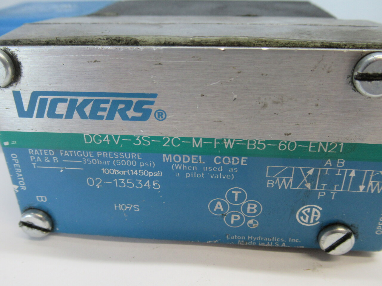 Vickers DG4V-3S-2C-M-FW-B5-60-EN21 Directional Valve MISSING 1 COIL USED