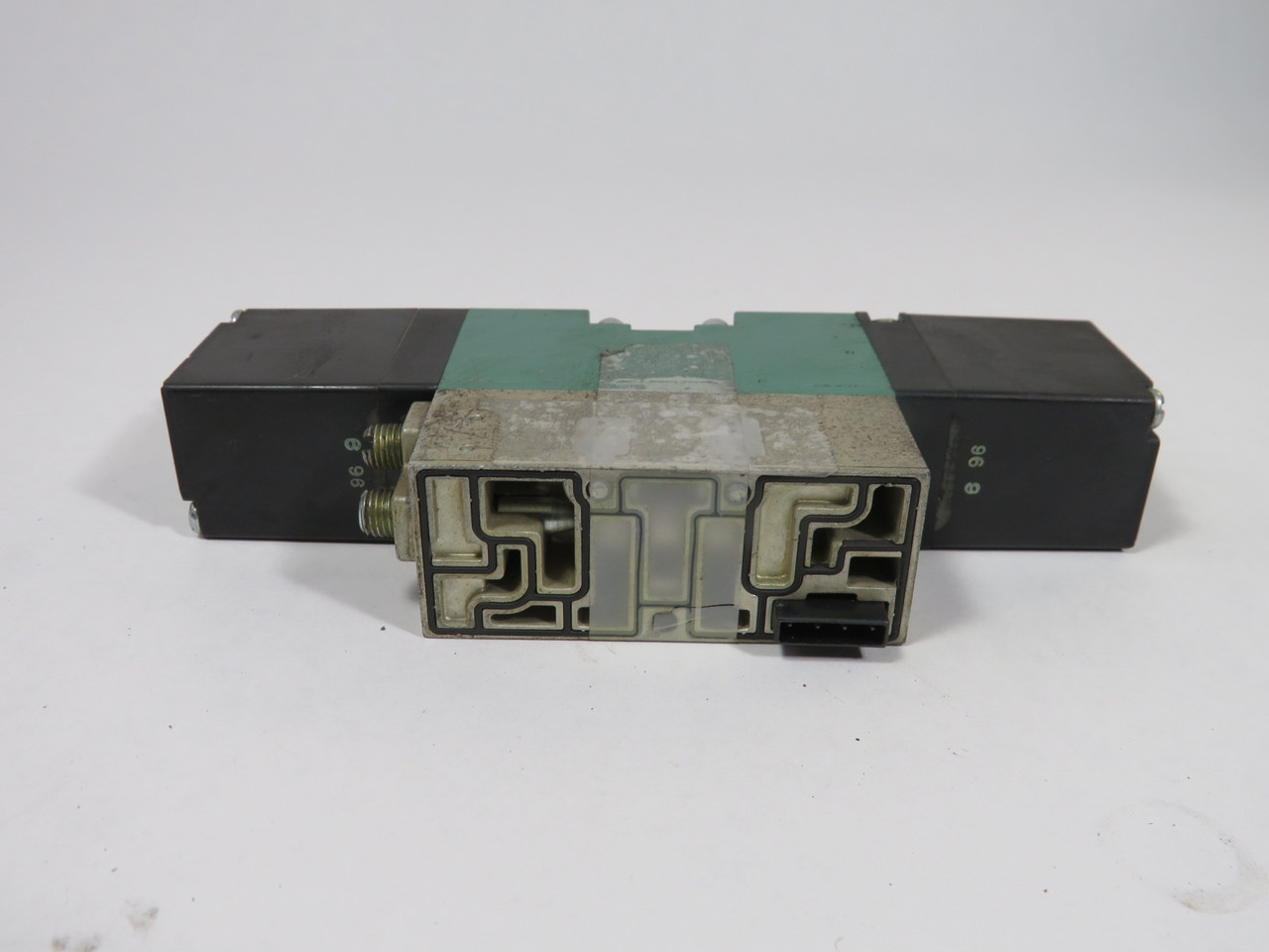 Numatics 061BB400M Solenoid Valve 24VDC 2.5W 120 psig USED