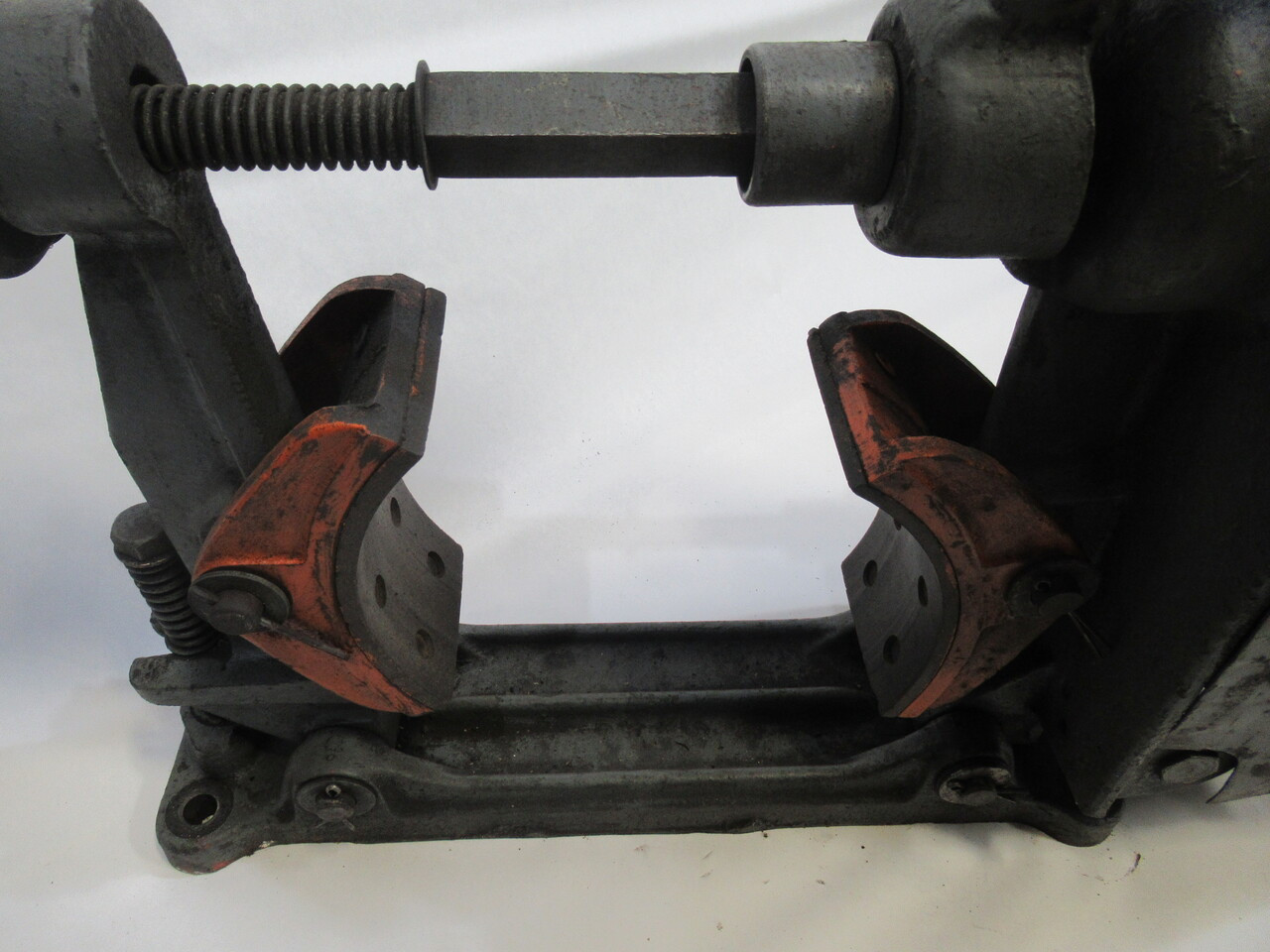 BTH F527980/1/27 Type AC Perigrip Brake 100LB-FT 550V 90W 1INS Max Clapper USED