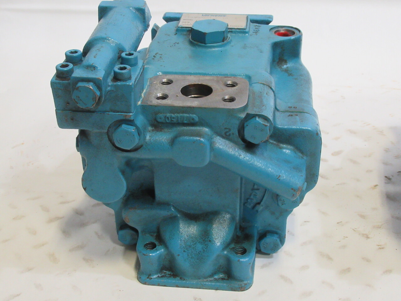 Vickers PVH57QPC-RF-1S-10-C14-31 Piston Pump 57.4cm3/r SHELF WEAR NOP