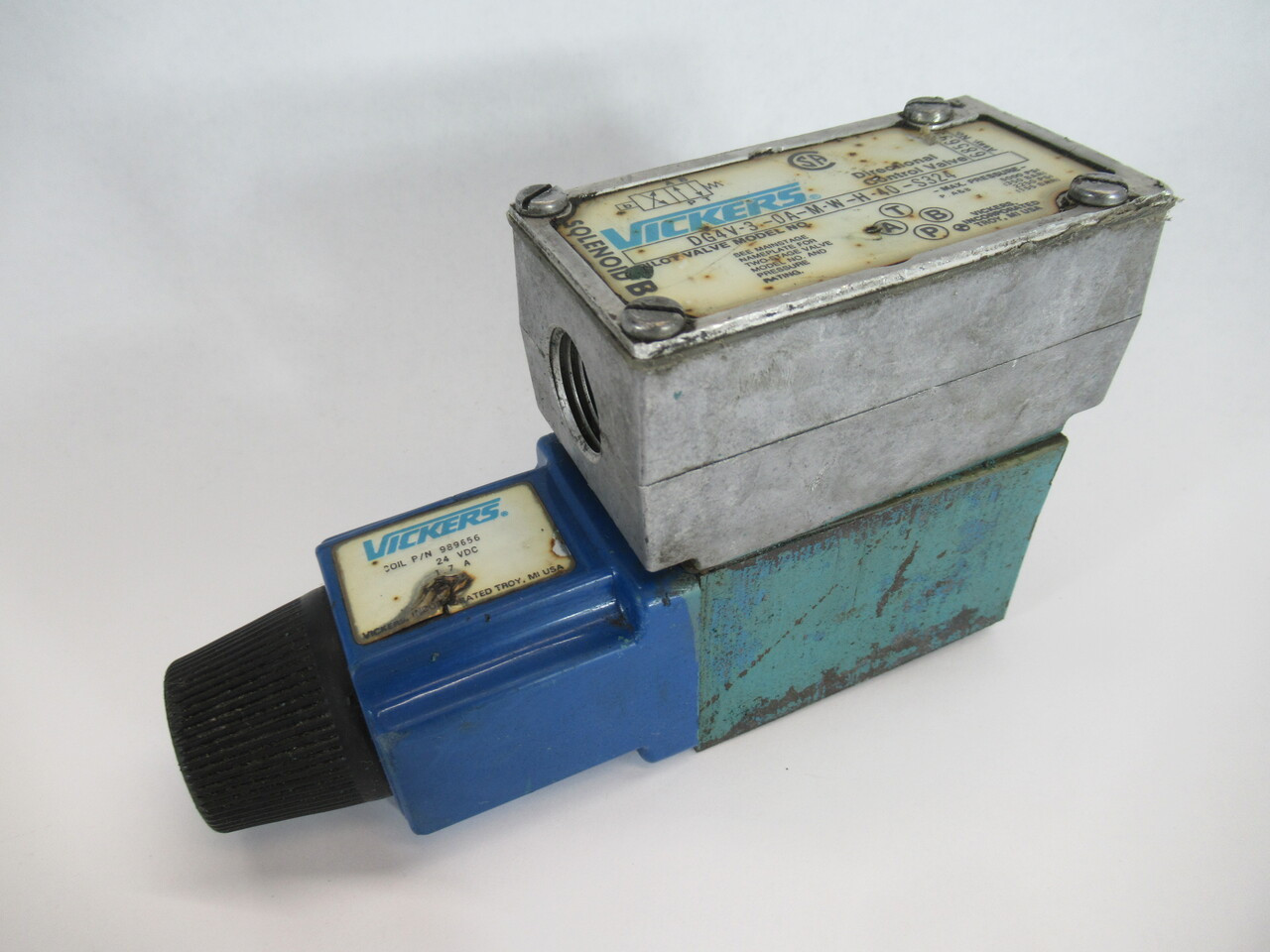 Vickers DG4V-3-0A-M-W-H-40-S324 Directional Control Valve SHELF WEAR USED