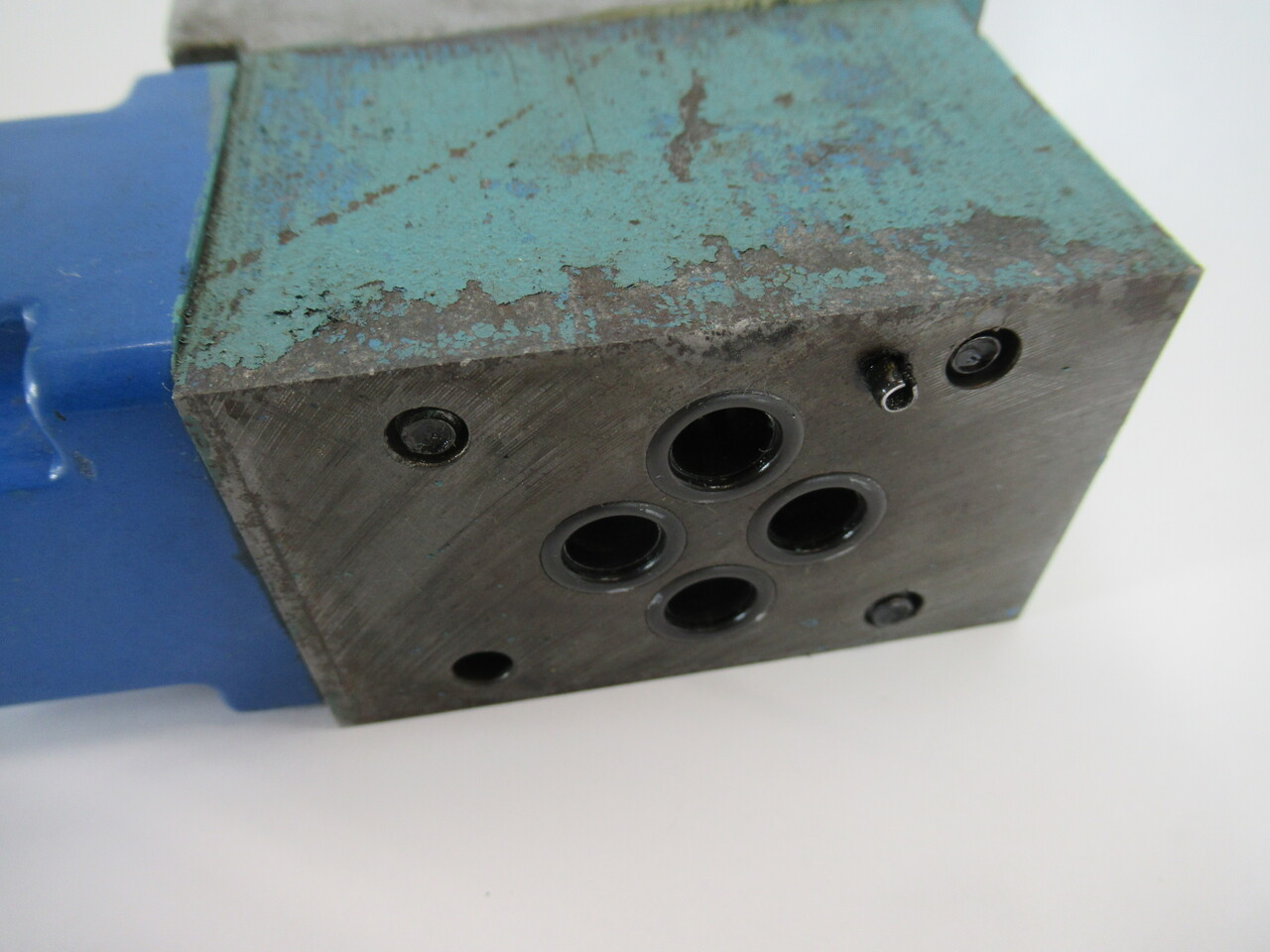 Vickers DG4V-3-0A-M-W-H-40-S324 Directional Control Valve SHELF WEAR USED