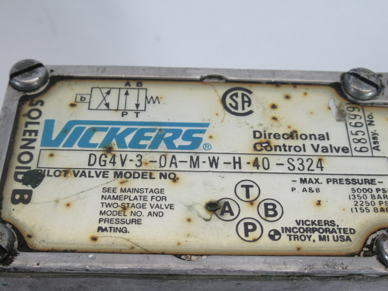 Vickers DG4V-3-0A-M-W-H-40-S324 Directional Control Valve SHELF WEAR USED
