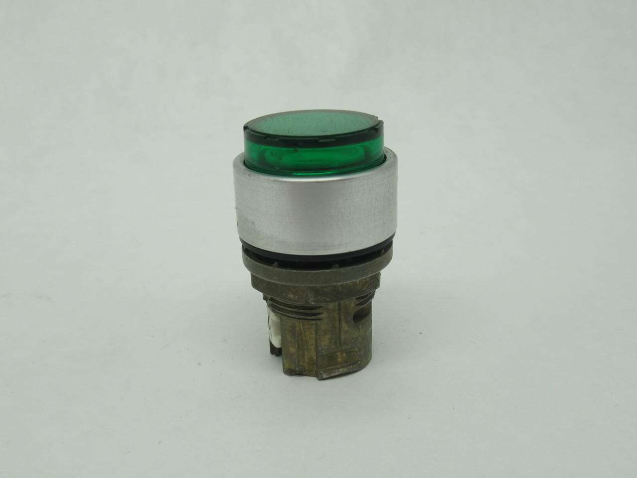 Allen-Bradley 800EM-LE3 Extended Illuminated Push Button Operator Green Lens USED