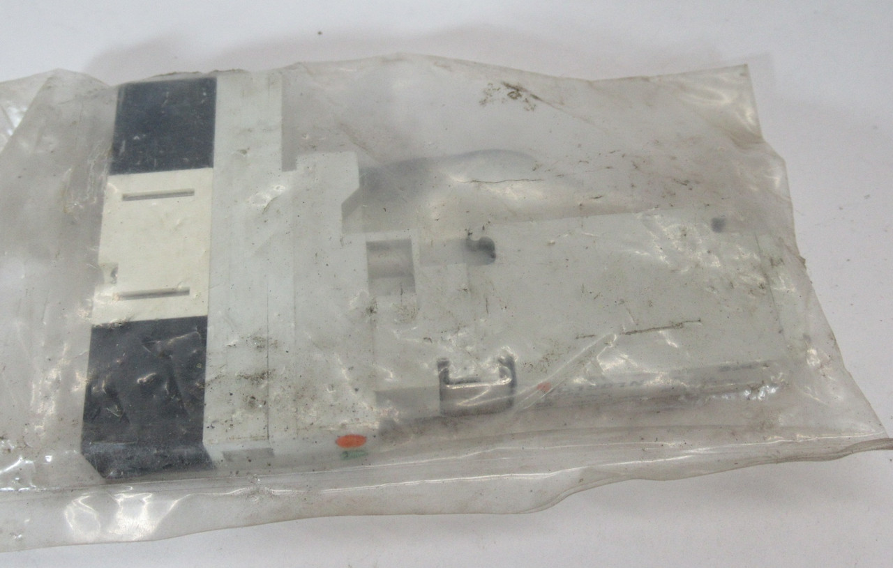 SMC VQ1301N-5 Solenoid Valve 3 Position 24VDC 0.2-0.7 MPa NWB