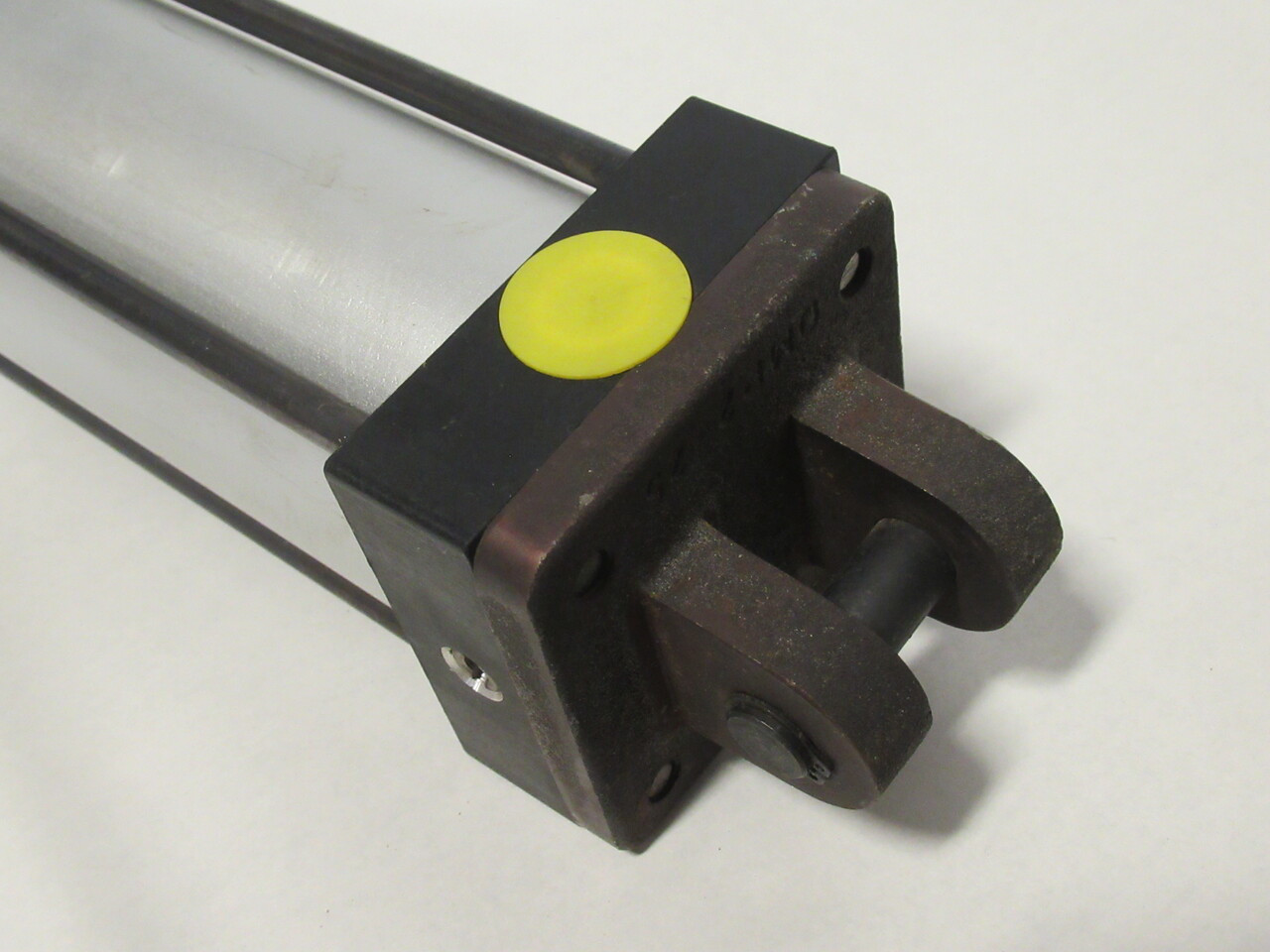 Numatics P2AM-32A6D-CAA0 Air Cylinder 2-1/2" Bore 32" Stroke SHELF WEAR NOP