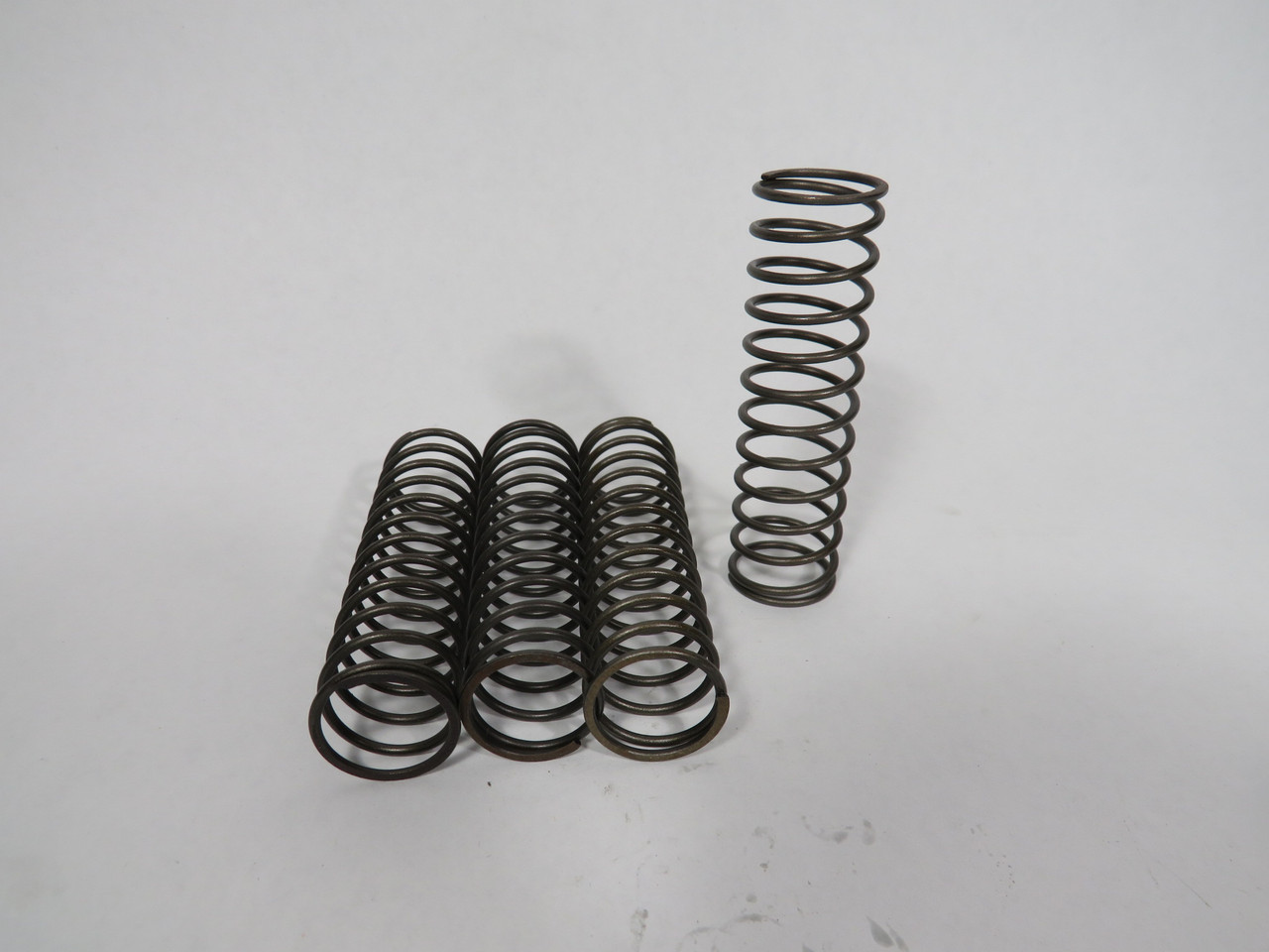 Generic IHM-017 Spring For LC32B05E7X Poppet 3-1/8" L 3/4" W LOT OF 4 NOP