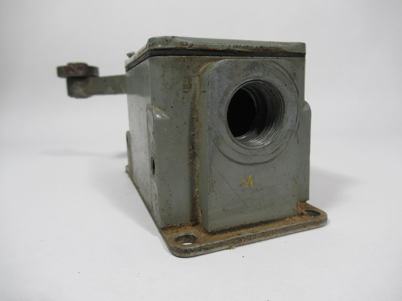 Square D 9007TUB5 Ser B Limit Switch C/W Roller Lever 600VAC 15A SHELF WEAR USED