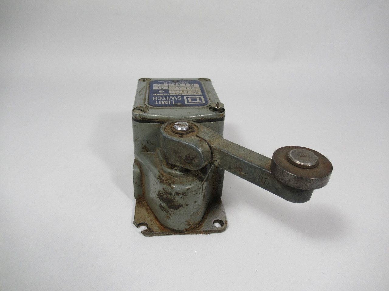 Square D 9007TUB5 Ser B Limit Switch C/W Roller Lever 600VAC 15A SHELF WEAR USED