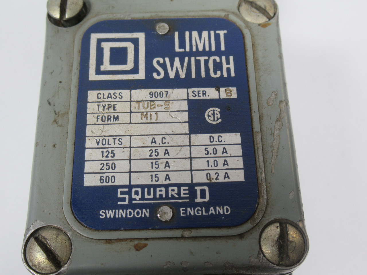 Square D 9007TUB5 Ser B Limit Switch C/W Roller Lever 600VAC 15A SHELF WEAR USED