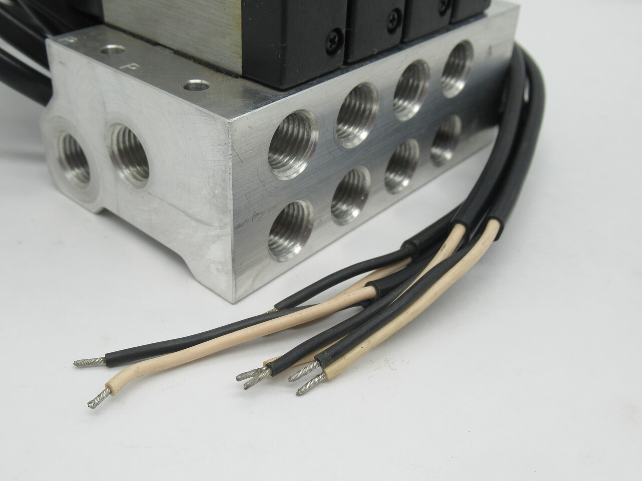 Kuroda PCS2412-NB-115L Solenoid Manifold Assembly 4-Valve 115V SHELF WEAR NOP