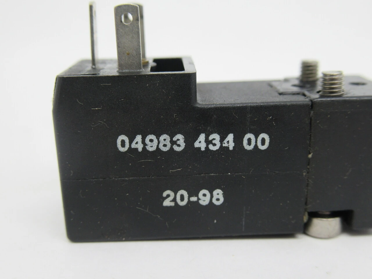 Rexroth 04983-434-00 Solenoid Coil 24VDC 2W USED