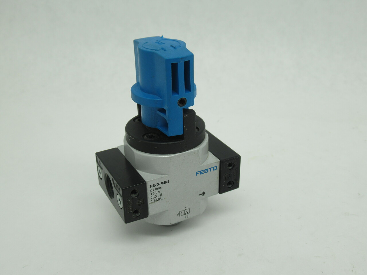 Festo 162807 HE-1/4-D-MINI On/Off Valve G1/4 230 psi USED