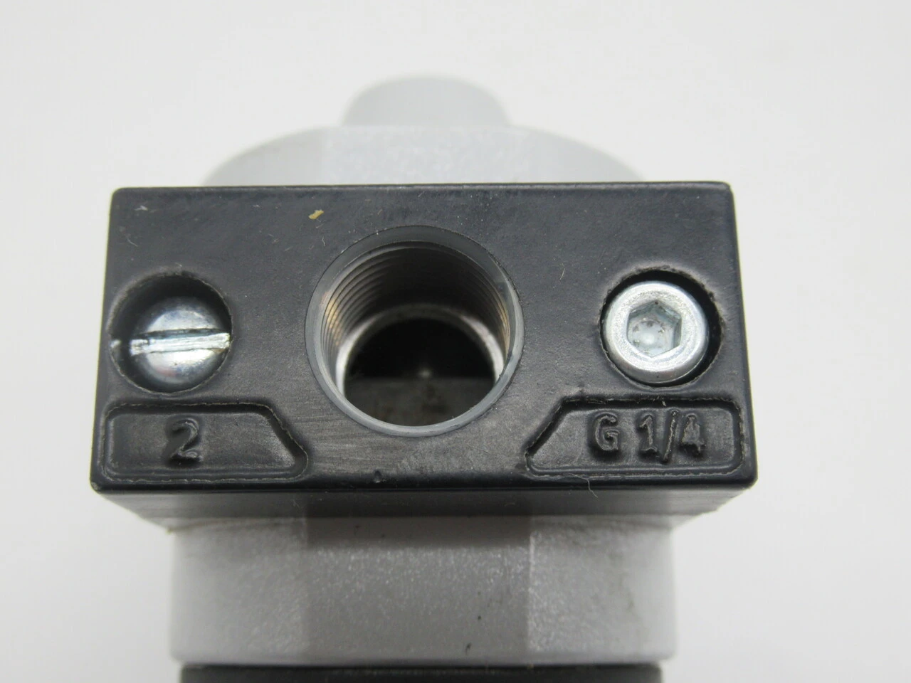 Festo 162807 HE-1/4-D-MINI On/Off Valve G1/4 230 psi USED