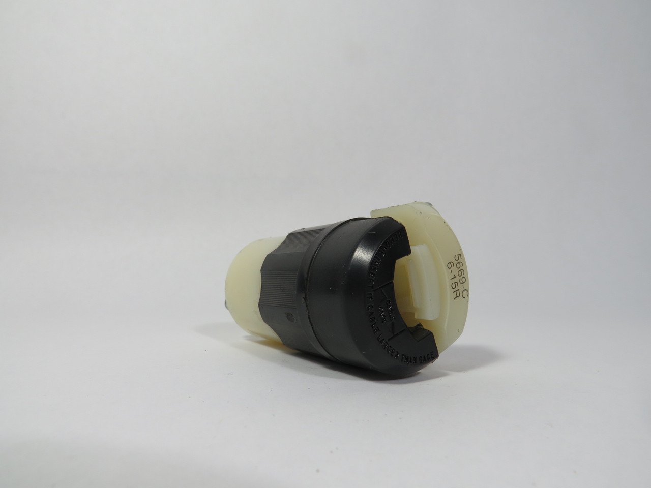 Leviton 5669-C Grounding Connector 15A 250V 3W 2P NOP