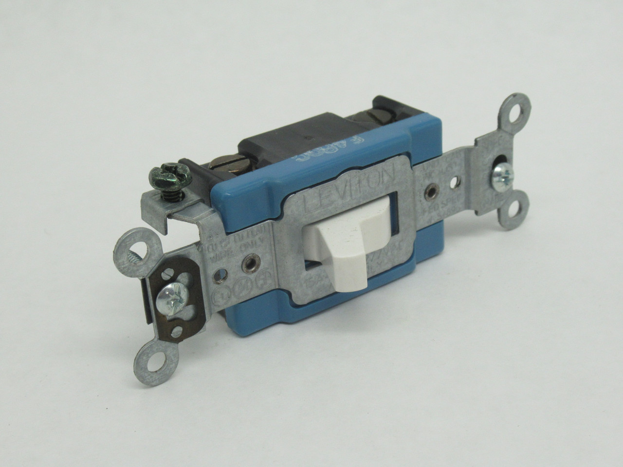 Leviton 1204-2W Toggle Switch 15A 120/277V 4-Way White BOX SHELF WEAR NEW