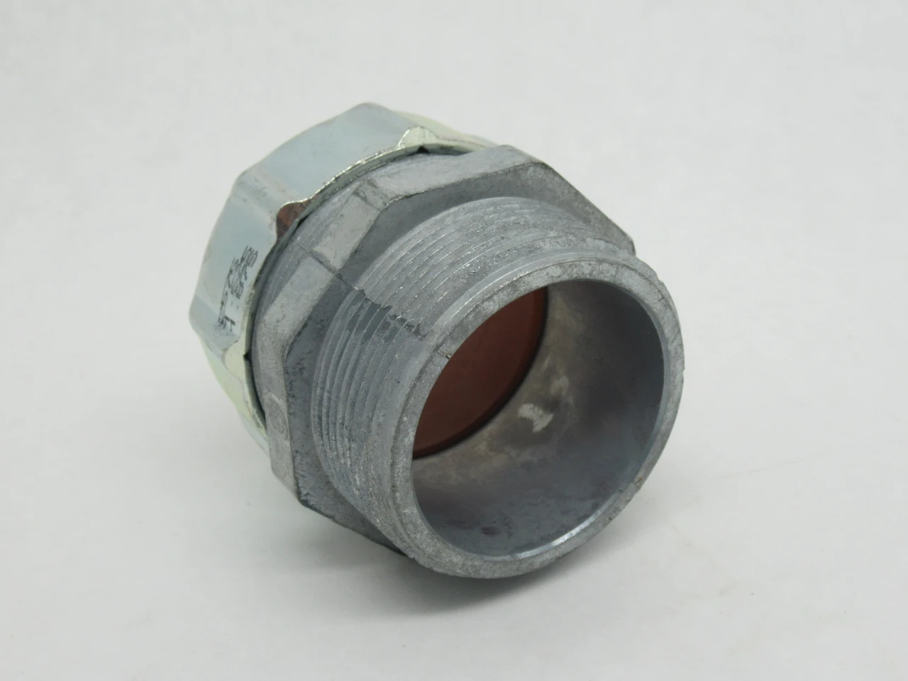 Thomas & Betts 2575 Liquid-Tight Connector 2" NPT 1.625-1.875" SHELF WEAR NOP